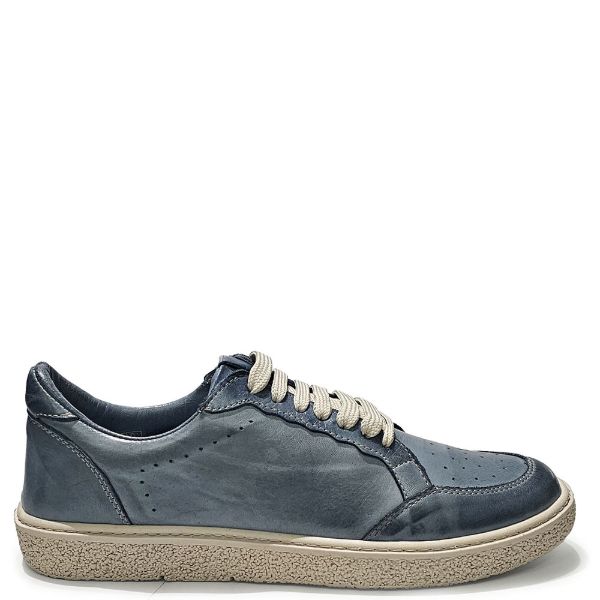 Blue low top fashion sneakers