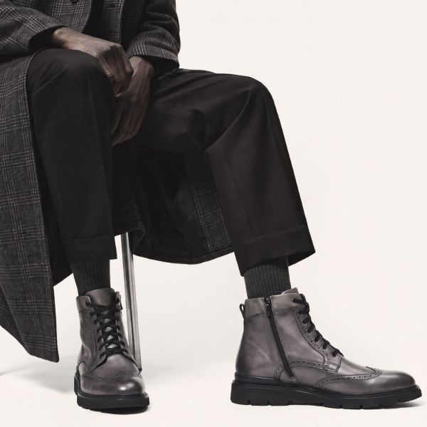 Combat boots in smooth smoky grey