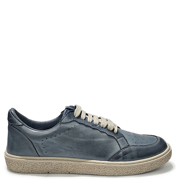 Blue low top fashion sneakers